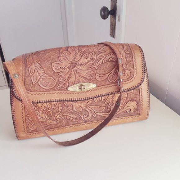 Tooled leather Purse which judging from the style was made in Mexico - Picture 1 of 6